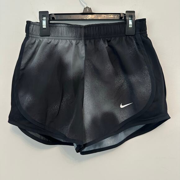 Nike Women's Tempo Running Shorts Color: Black & Silver/Gray MEDIUM NWT - Picture 2 of 4